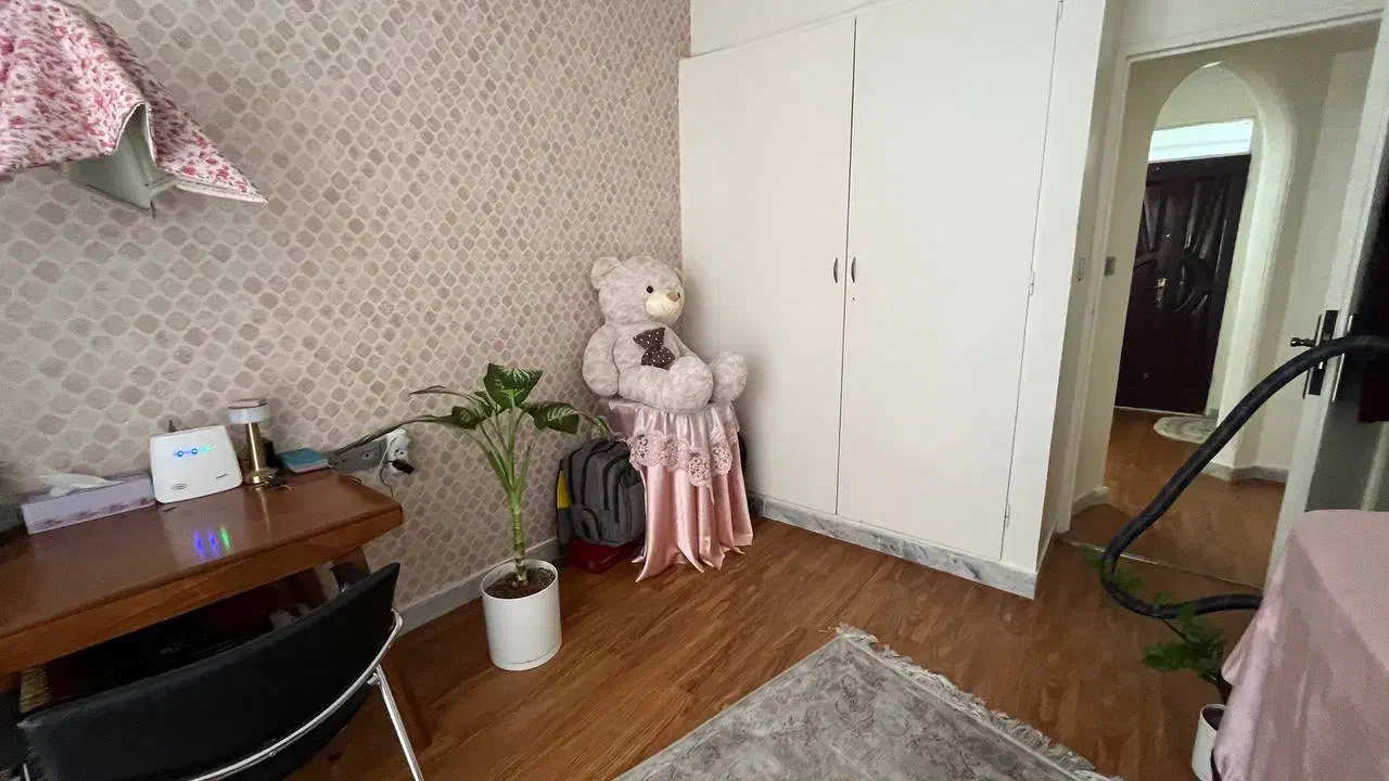 ۹۰ متر، مرزداران، لاله