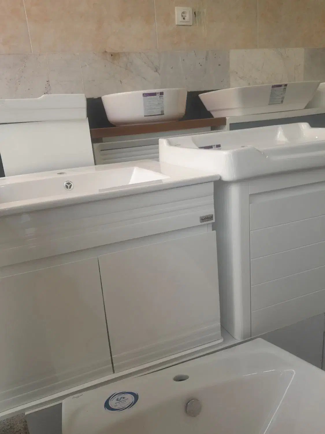 روشویی کابین دار|لوازم سرویس بهداشتی|باسمنج, |دیوار