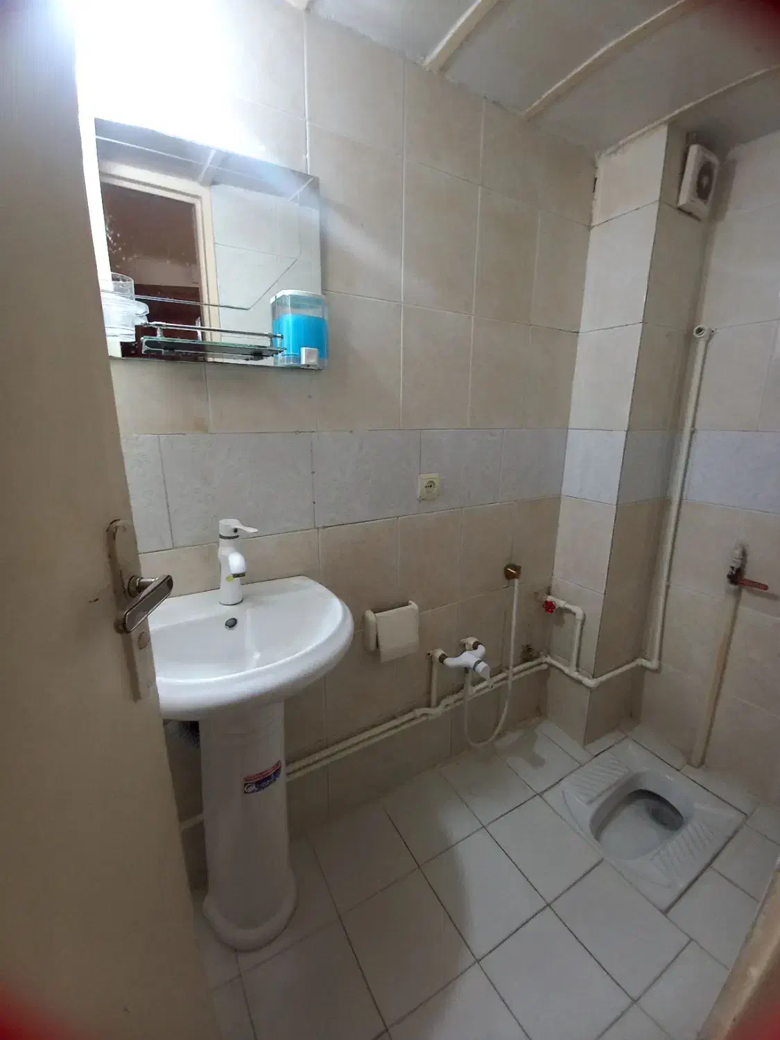 آپارتمان۶۰مترطبقه۴پارکینگدارخ کمیل چسبیده به مترو