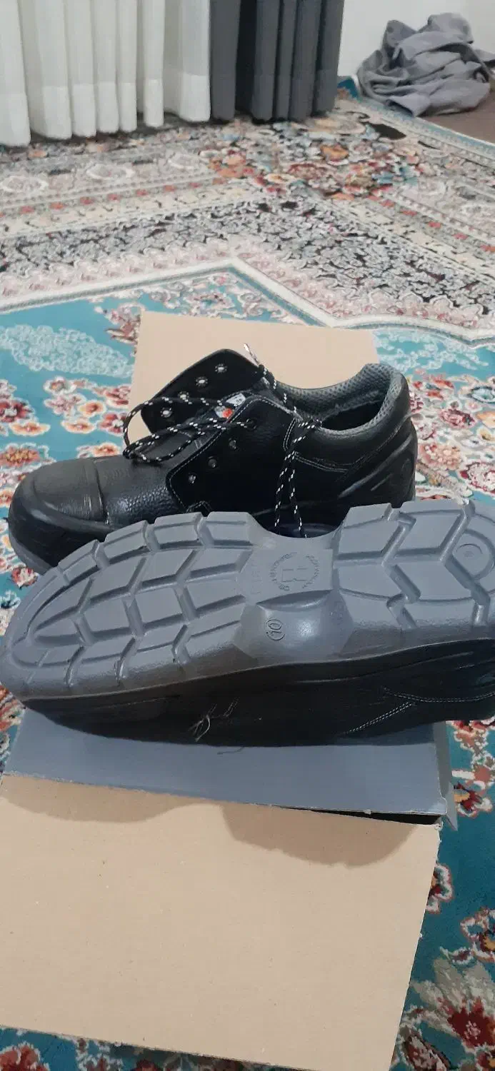 کفش کارایمنی وبادوام ومحکم|کیف، کفش، کمربند|گنبد کاووس, |دیوار