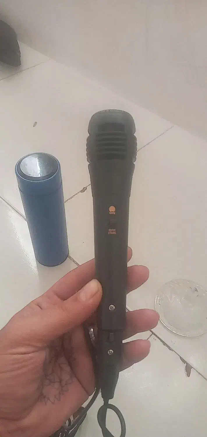 1 عدد میکروفون سالم|آلات موسیقی|پرند, فاز ۵|دیوار