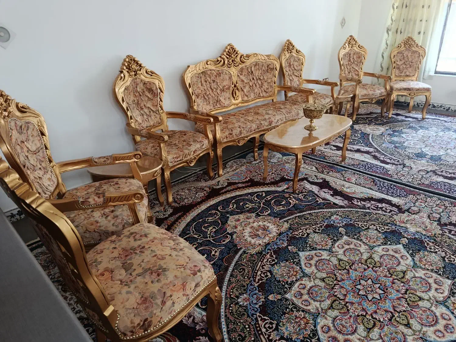 مبل سلطنتی 9نفره سالم وزیبا ویک تابلو|مبلمان خانگی و میز عسلی|تویسرکان, |دیوار