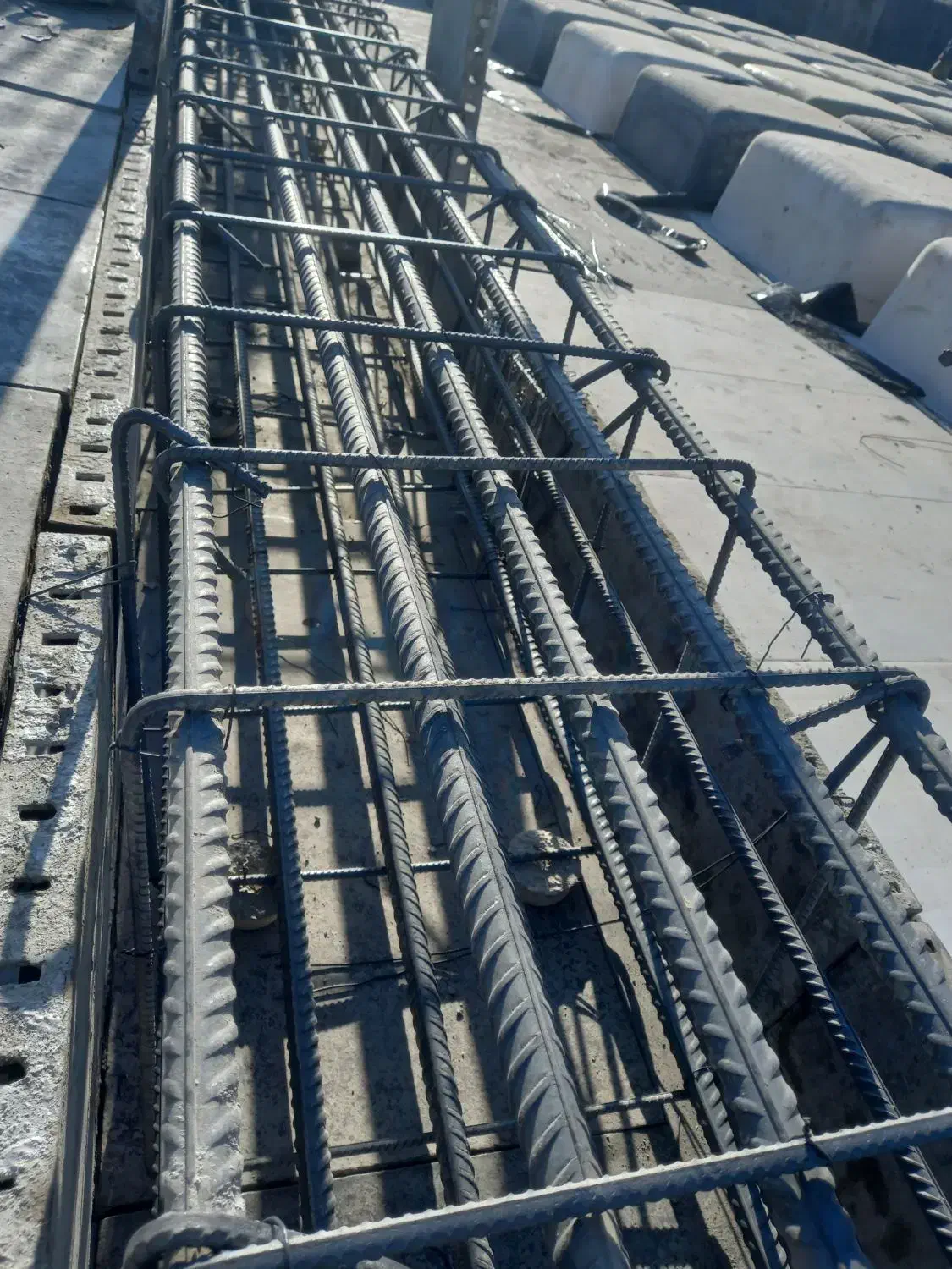 نیروی ماهر و نیمه ماهر قالب بند و آرماتور بند|استخدام معماری، عمران و ساختمانی|نیشابور, کوی یغما|دیوار