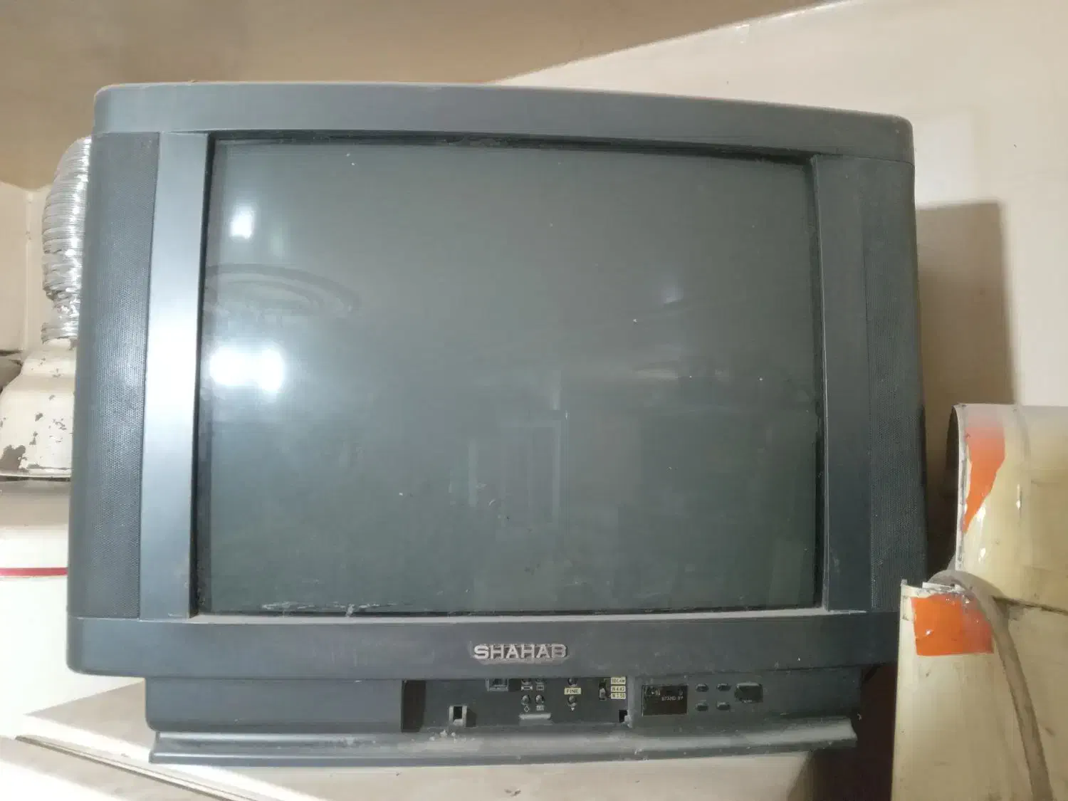 تلویزیون قدیمی|تلویزیون و پروژکتور|گلپایگان, |دیوار