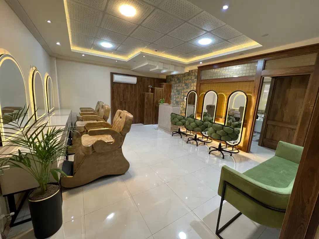 اجاره لاین در سالن زیبایی|اجارهٔ دفتر کار، اتاق اداری، مطب|رشت, گلباغ نماز|دیوار