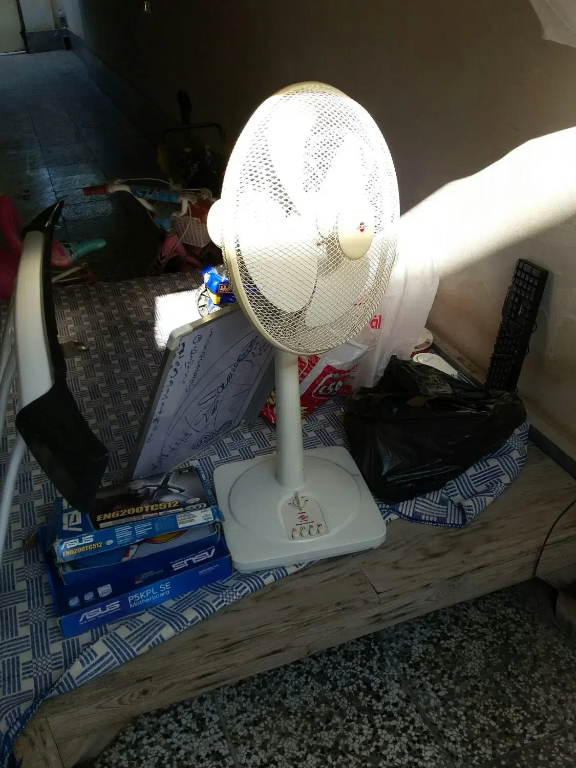 پنکه پایه بلند|پنکه و تصفیه‌کنندهٔ هوا|گنبد کاووس, |دیوار