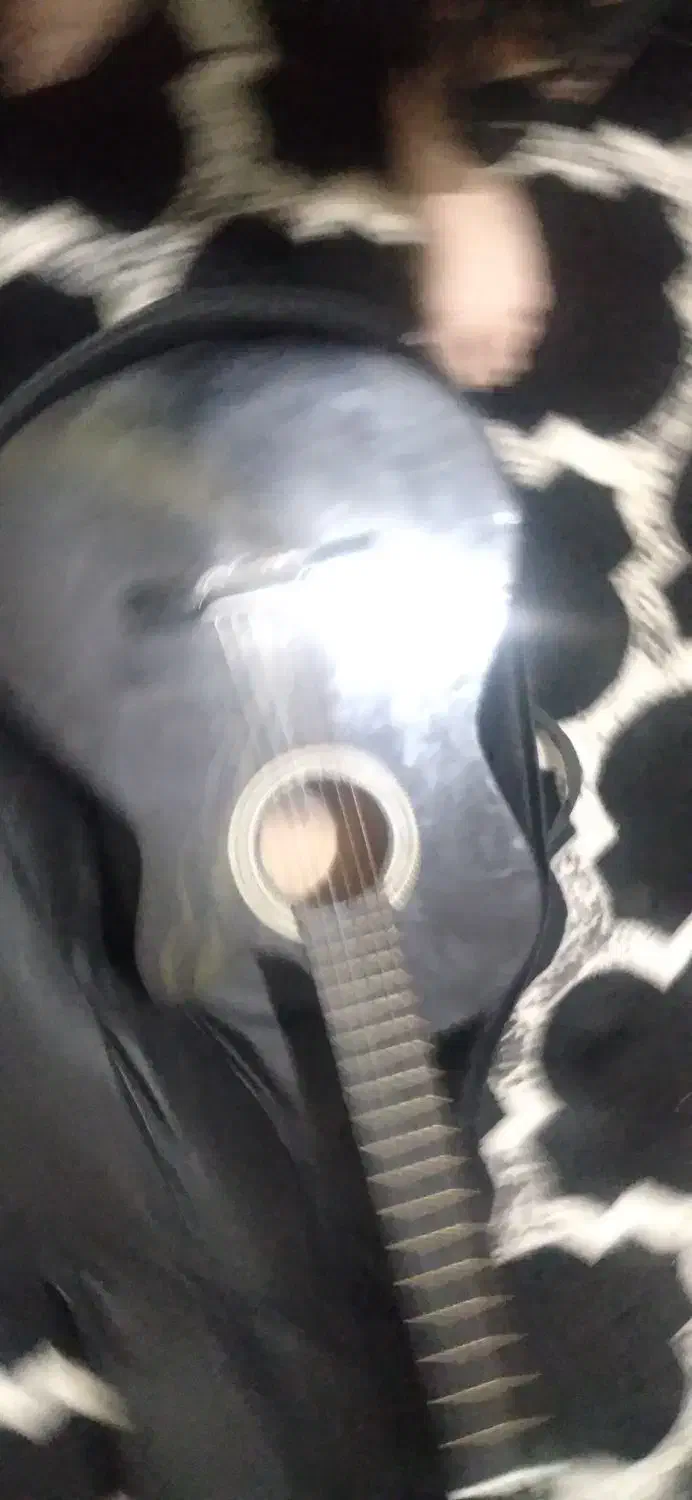 گیتار آگوستیک|گیتار، بیس، امپلیفایر|چناران, |دیوار