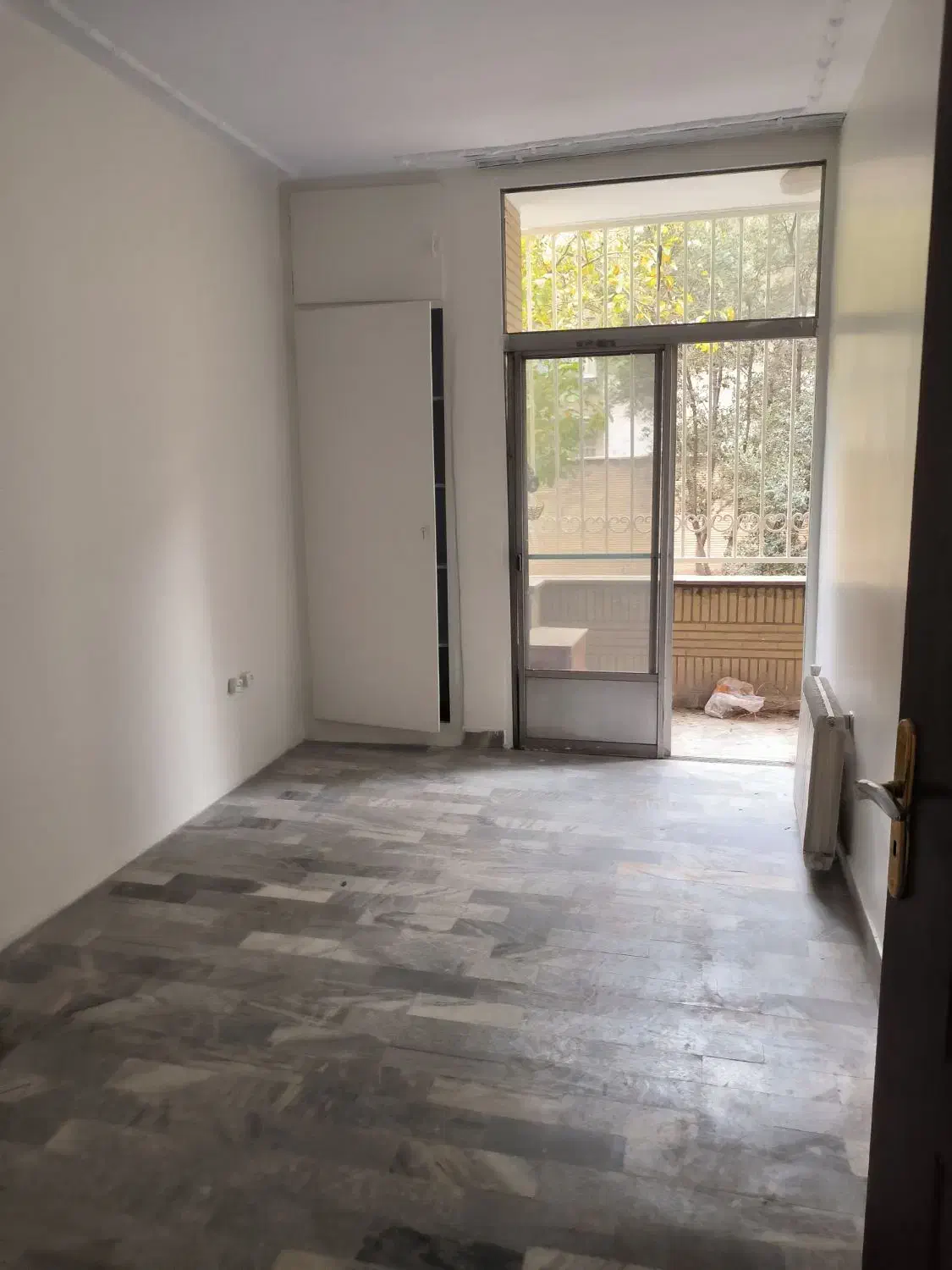 آپارتمان فلکه اول ۱۰۰ متر دو خواب طبقه اول