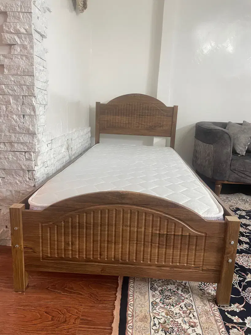 تخت یک نفر همراه با تشک و‌کفی کاملا نو|تخت و سرویس خواب|تهران, کیانشهر|دیوار