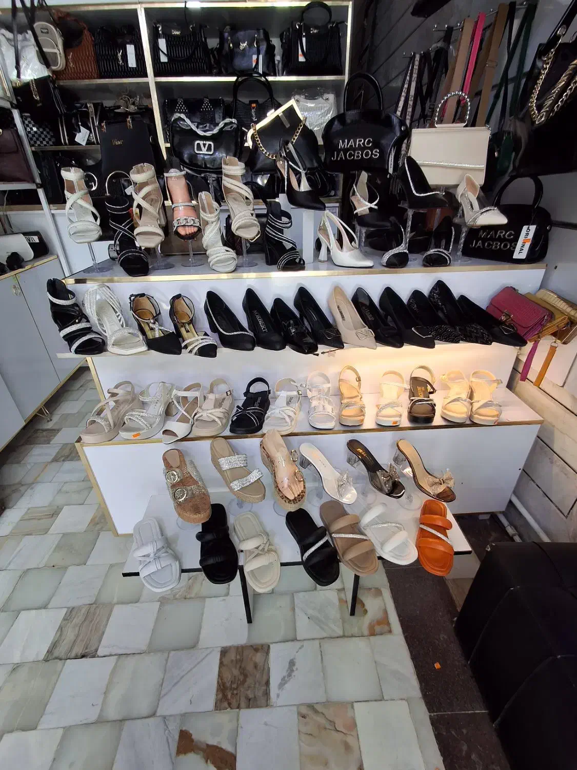 واگذاری مغازه کیف و کفش زنانه|کیف، کفش، کمربند|زرندیه, |دیوار