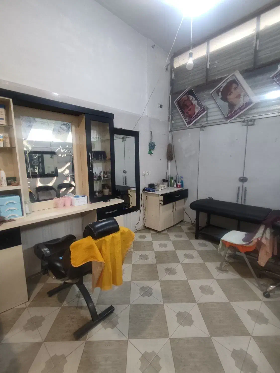 دکور آرایشگاه زنانه|آرایشگاه و سالنهای زیبایی|مشهد, نوید|دیوار