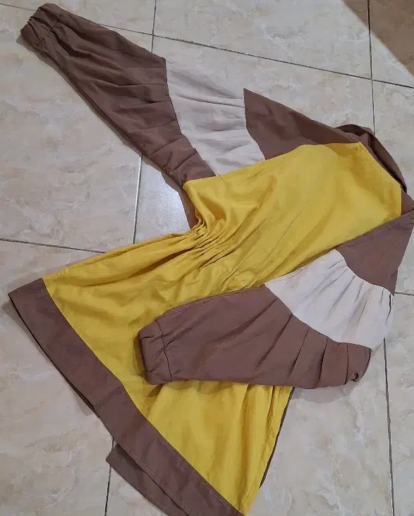 لباس دخترانه|لباس|رودهن, |دیوار