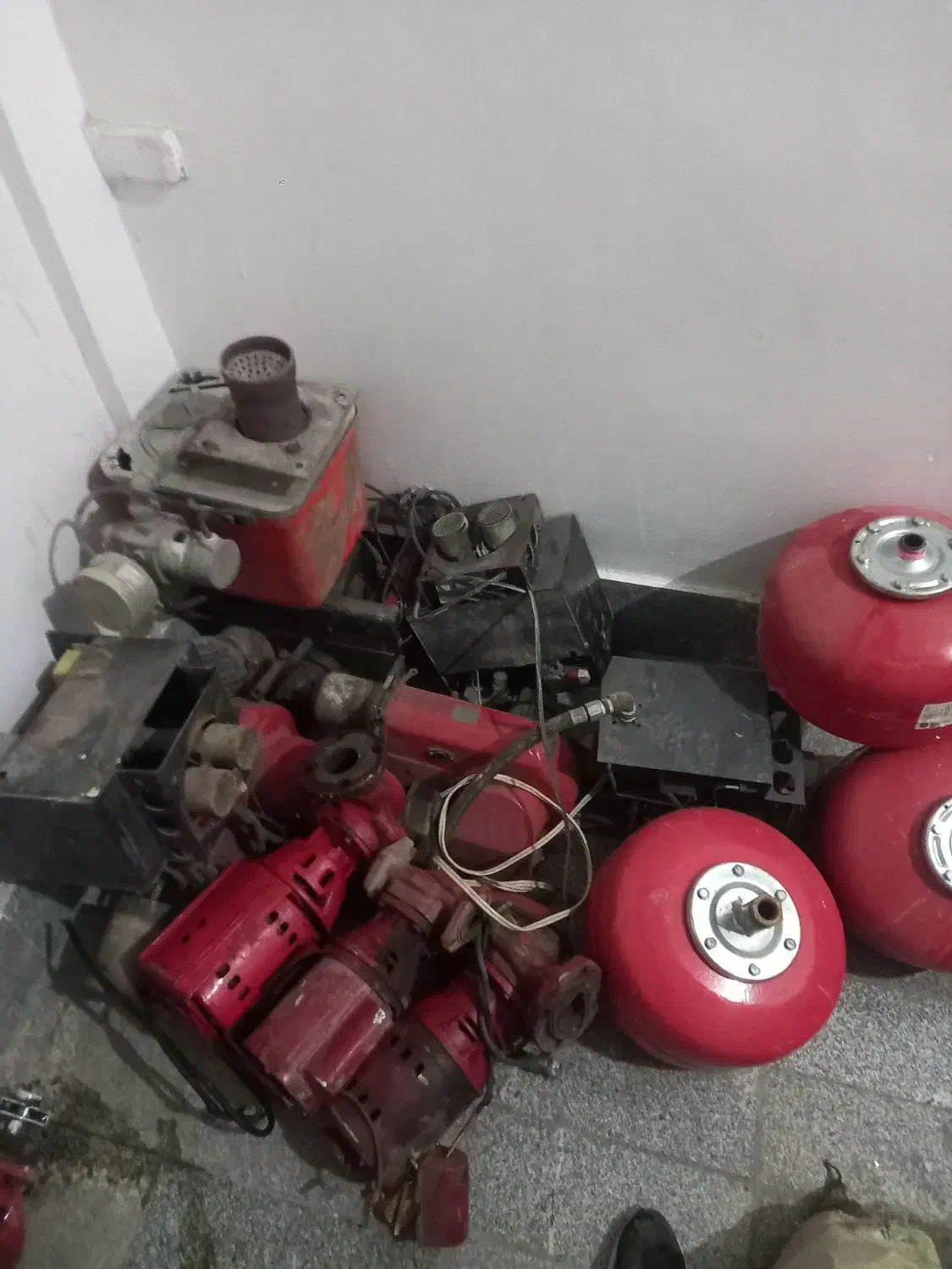 تعدادی مشعل گازی و گازوئیلی با پمپ آب حلزونی سالم|آبگرمکن، پکیج، شوفاژ|مشهد, پنجتن|دیوار