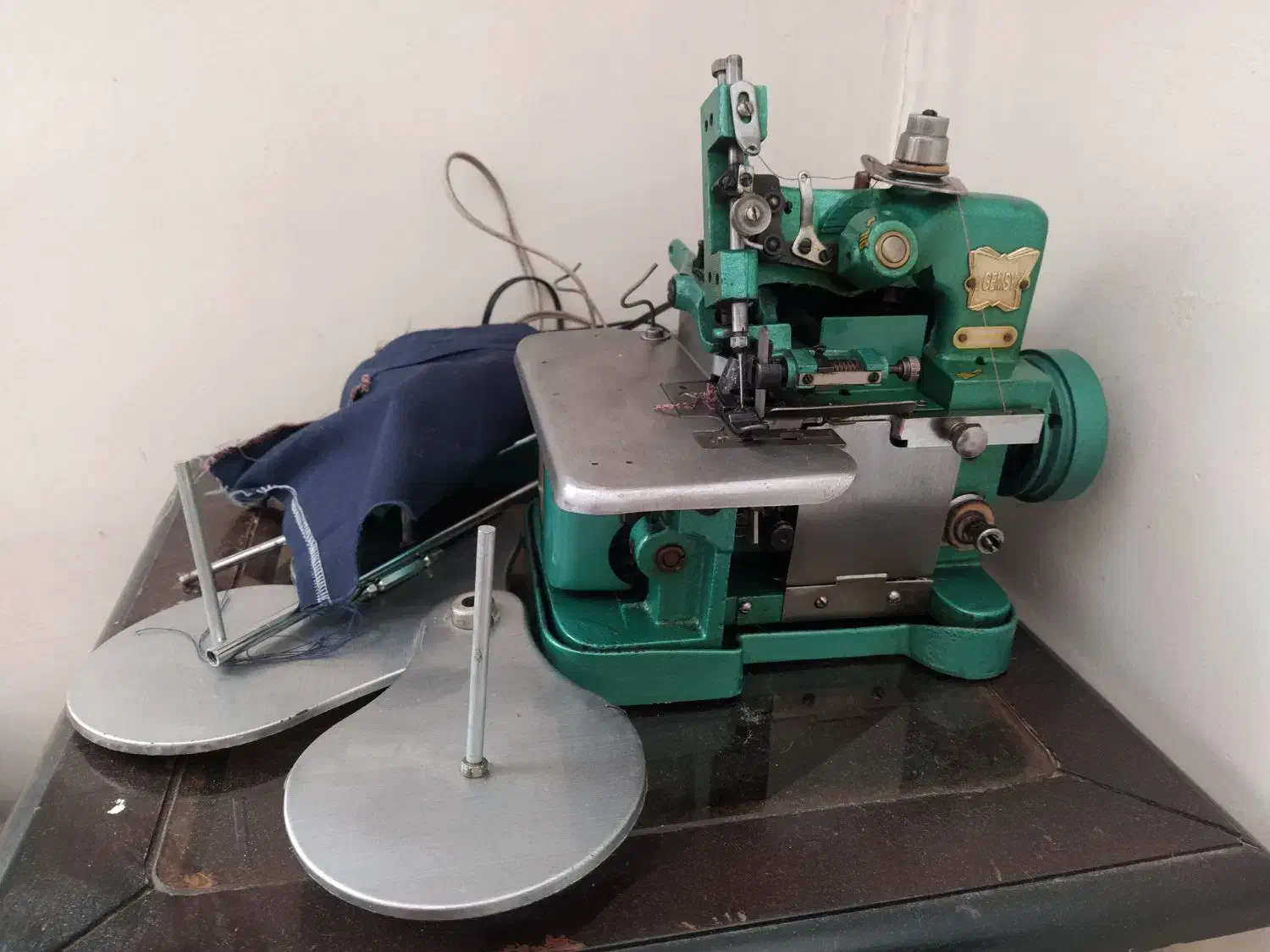 چرخ سردوز پروانه 3 نخ اصل، تمیز و سالم|چرخ خیاطی و ریسندگی|پردیس, فاز ۱۱|دیوار