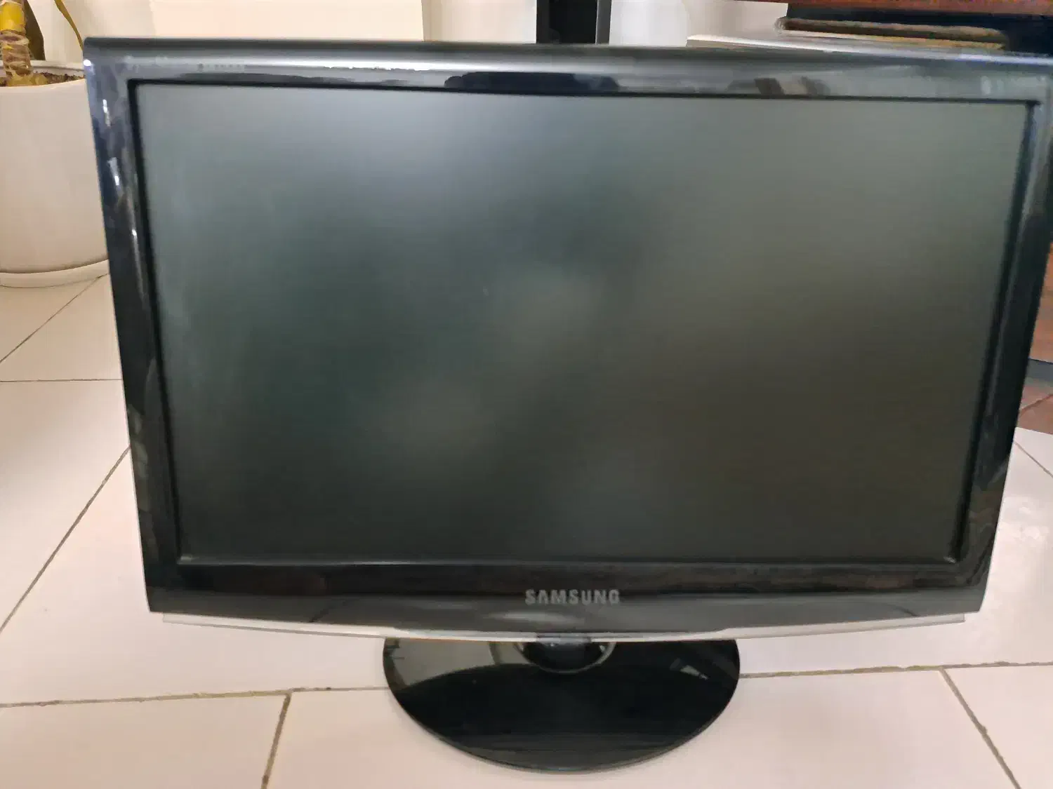 مانیتور lcd 2011  اینچ18.5|قطعات و لوازم جانبی رایانه|کرج, شهرک بنفشه|دیوار