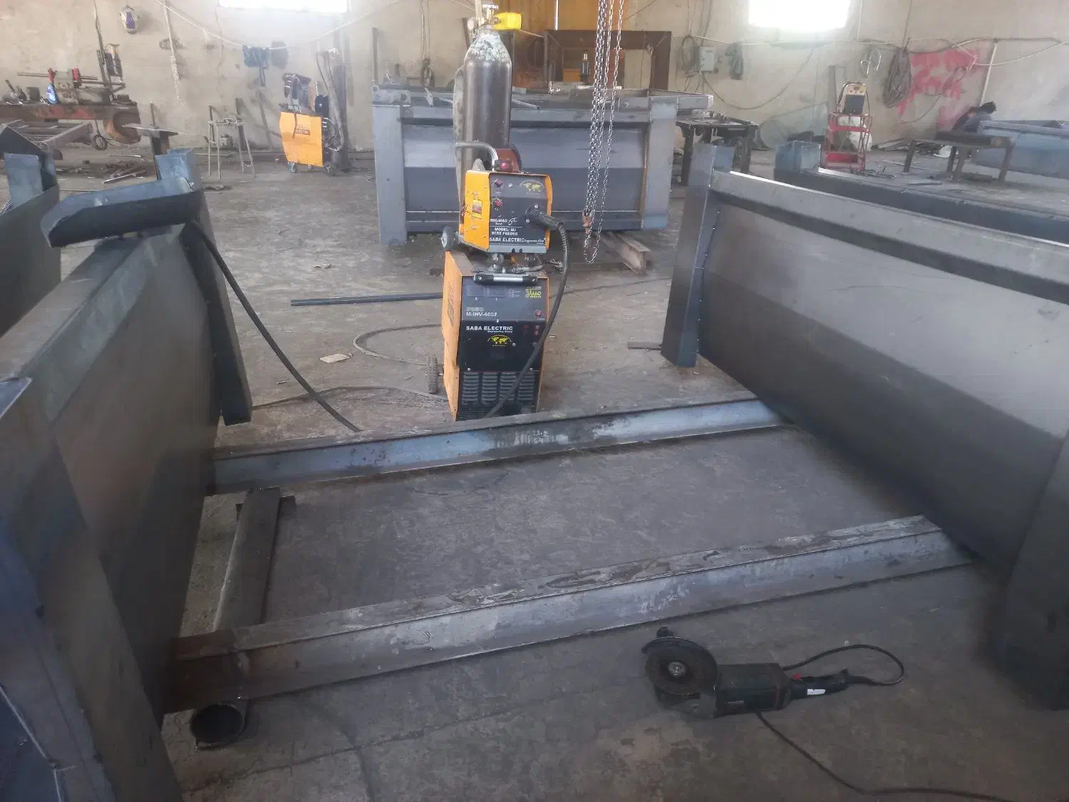 اتاق کمپرسی تک و جفت  و نیسان|ماشین‌آلات صنعتی|سنقر, |دیوار