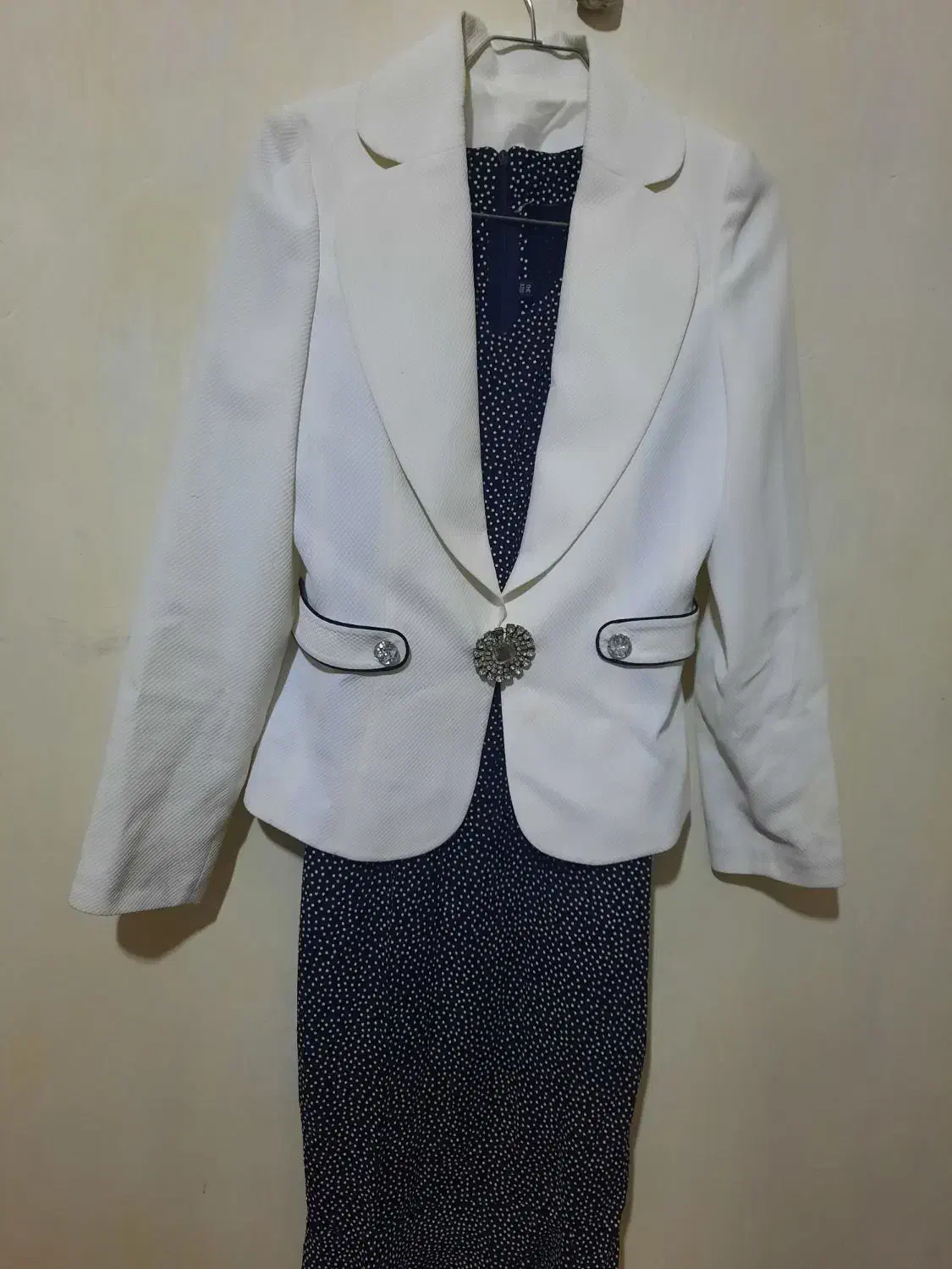 لباس مجلسی|لباس|فولادشهر, مسکن مهر فولادشهر|دیوار