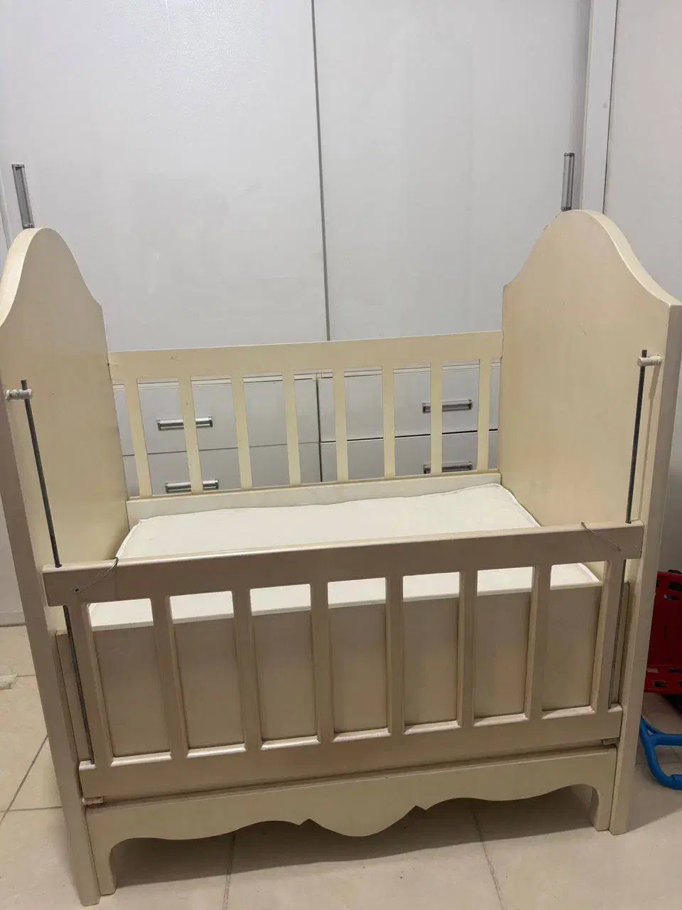 تخت کودک|تخت و سرویس خواب|چهاردانگه (تهران), |دیوار