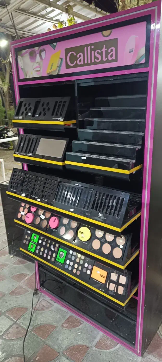 استند محصولات آرایشی|آرایشی، بهداشتی، درمانی|شیراز, پارک آزادی|دیوار