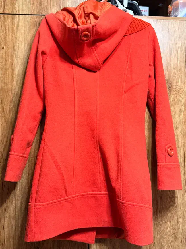 پالتو|لباس|اصفهان, جاوان|دیوار