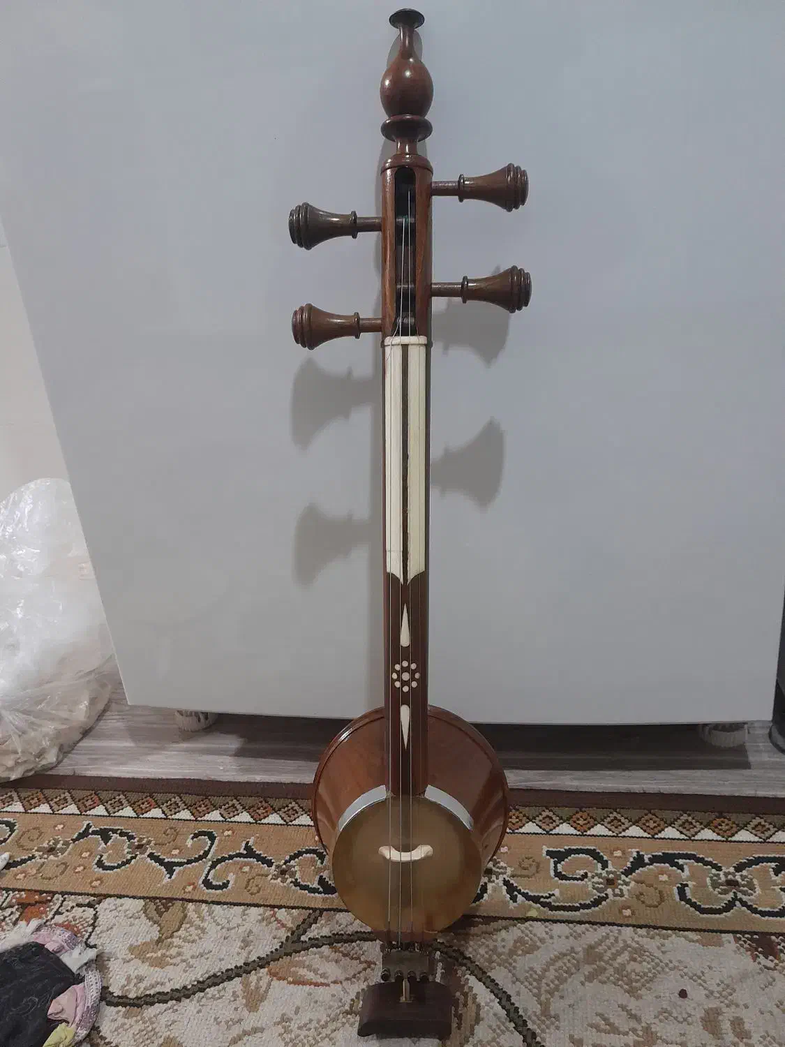 کمانچه کاملا حرفه ای کددار و تاریخ ساخت|سازهای سنتی|بروجرد, |دیوار