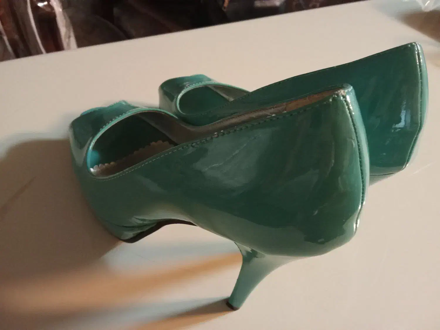 کفش مجلسی|کیف، کفش، کمربند|میانه, |دیوار