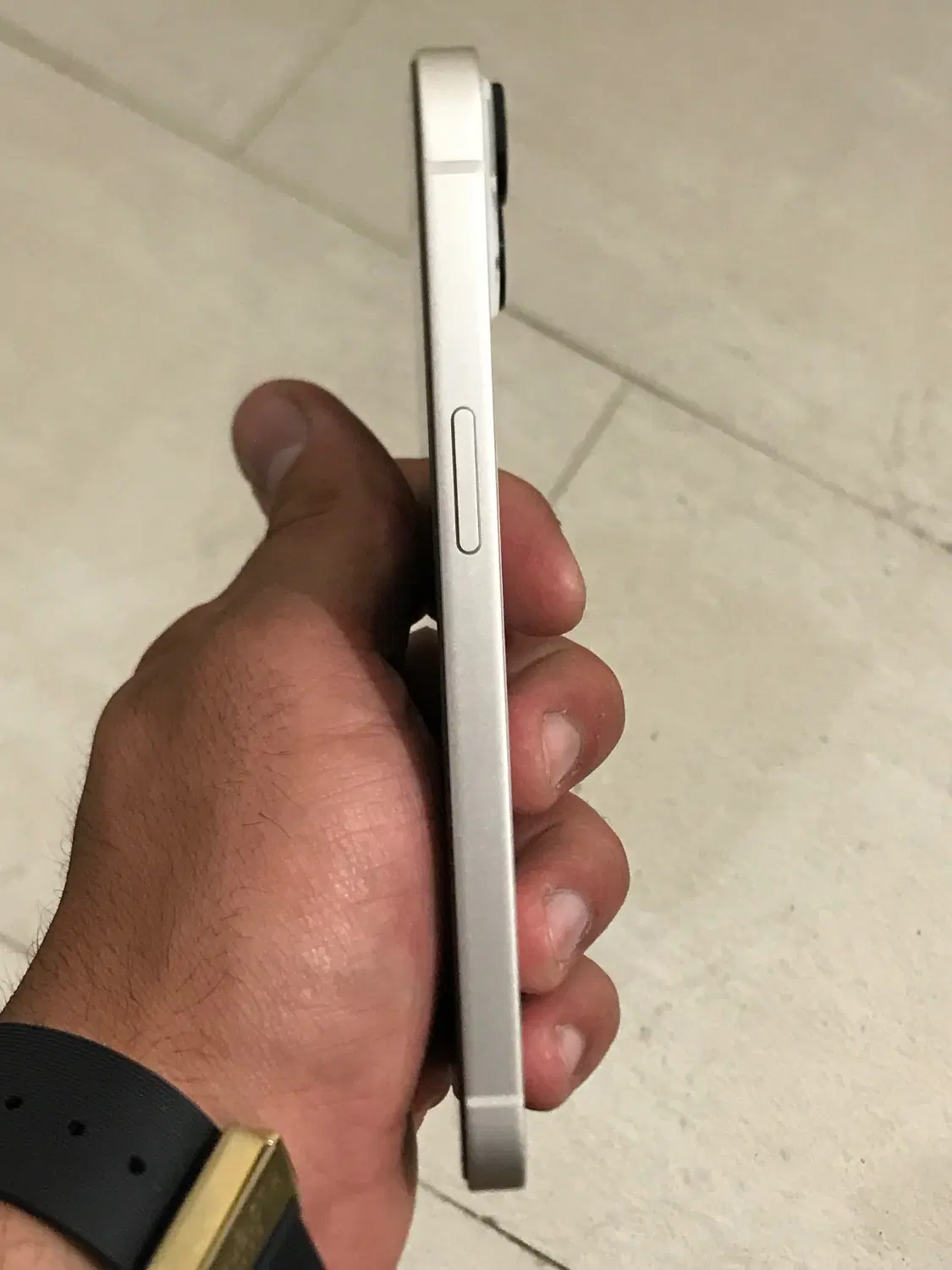 iphone13 normal|موبایل|میانه, |دیوار