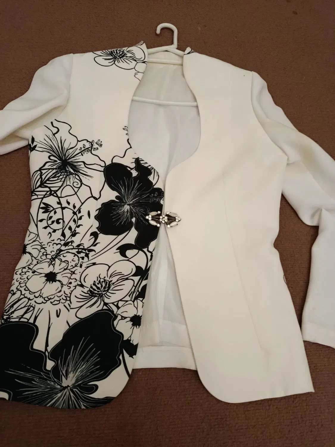 سارافون و کت|لباس|مشهد, عبادی|دیوار