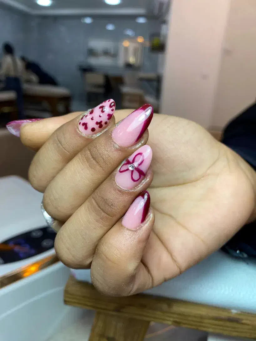 کاشتناخنبههمراهطراحی رایگان فقط۳۰۰|خدمات آرایشگری و زیبایی|بم, |دیوار