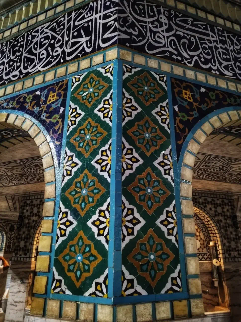 فوری فوری به یک نفر کارگر کاشی کار نیازمندیم|استخدام معماری، عمران و ساختمانی|زنجان, |دیوار