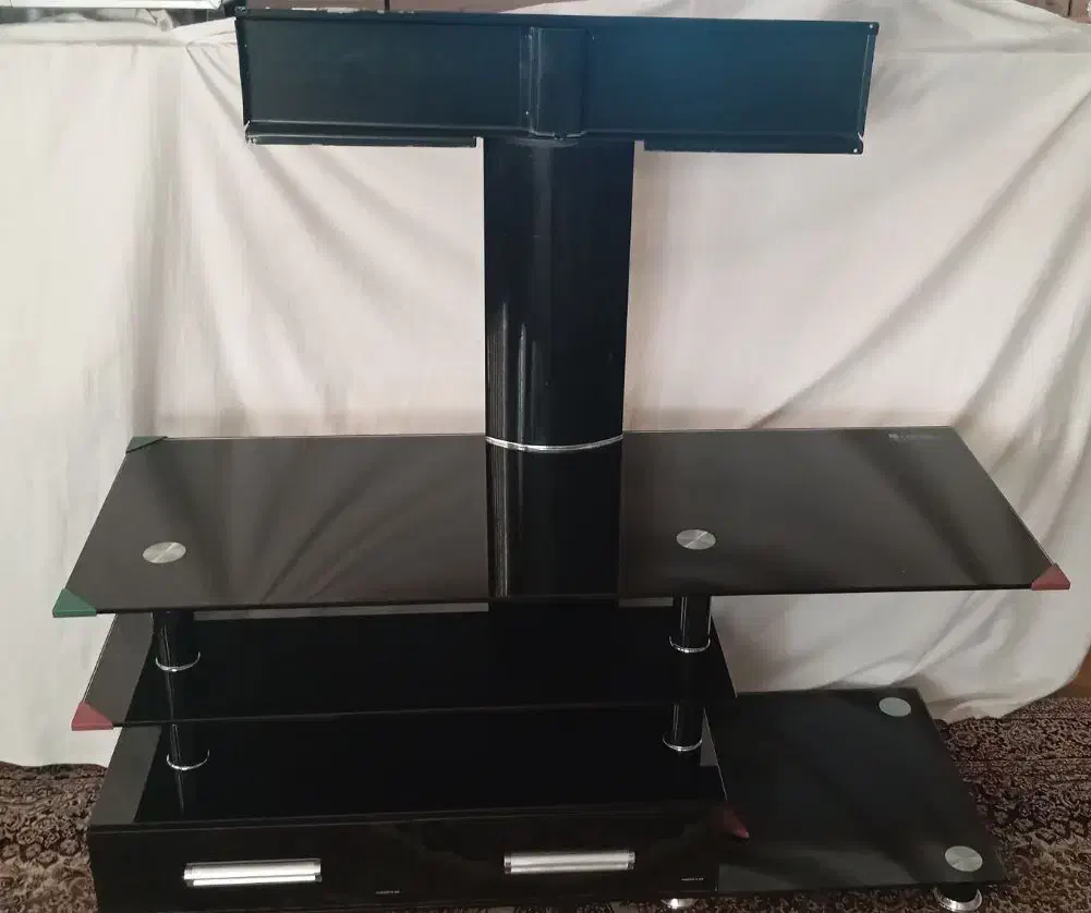 میز تلویزیون شیشه ای در حد نو|میز تلویزیون|سنندج, |دیوار