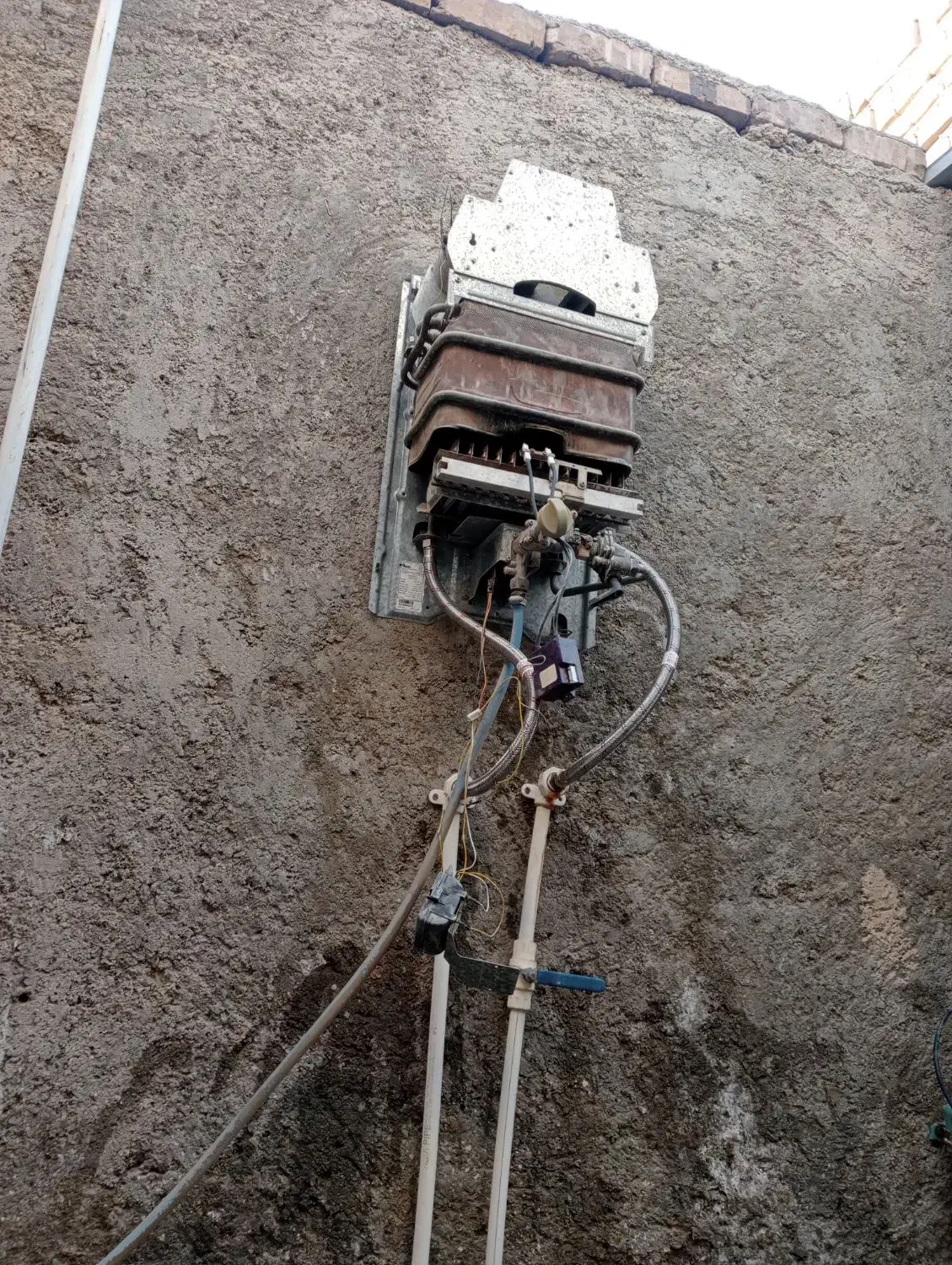 تعمیر انوع ابگرمکن و نصب ولوله کشی اب فاضلاب|خدمات پیشه و مهارت|ایرانشهر, |دیوار