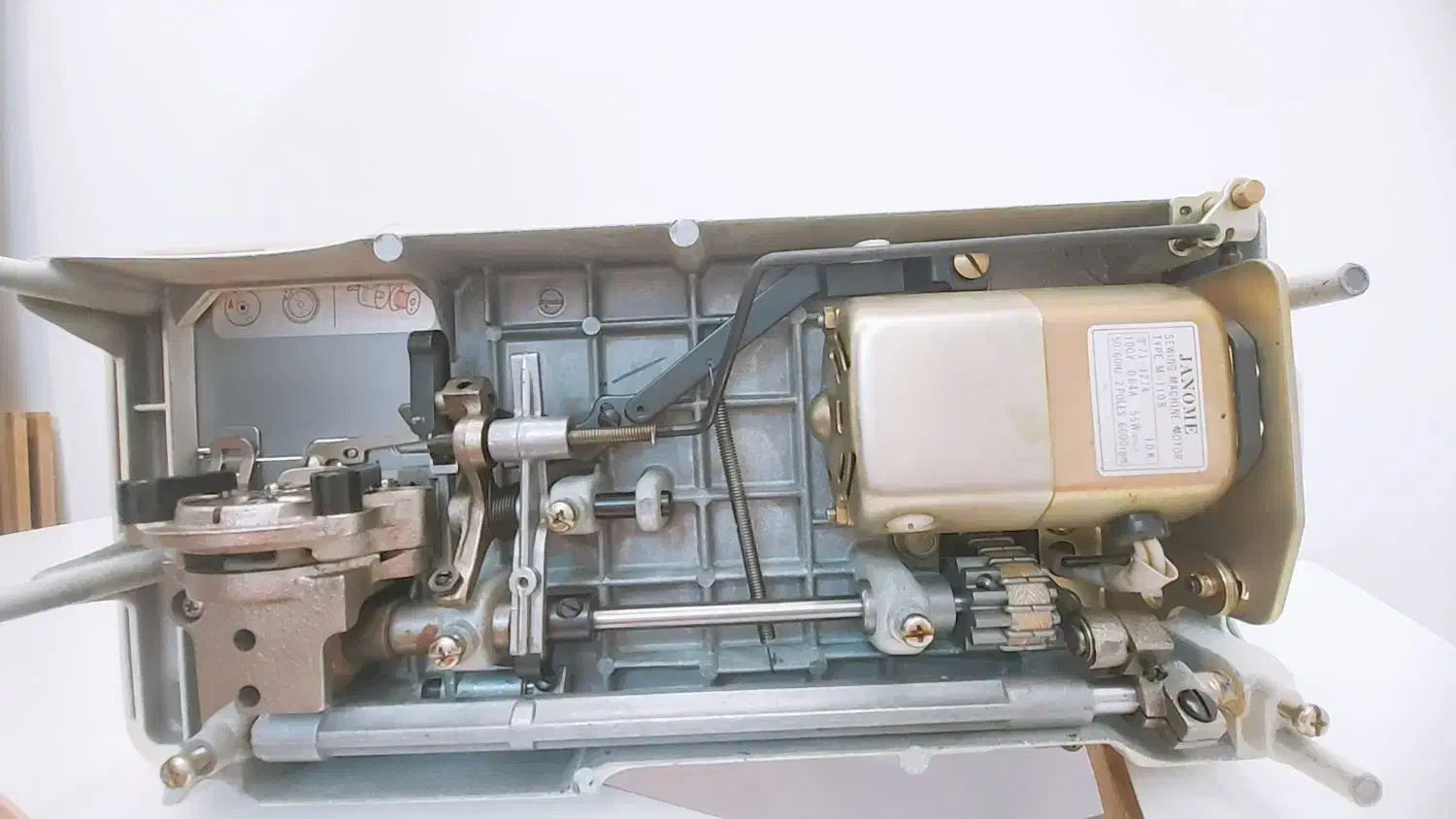 چرخ خیاطی حرفه ای ژانومه مدل 802 ساخت ژاپن|چرخ خیاطی و ریسندگی|کازرون, |دیوار