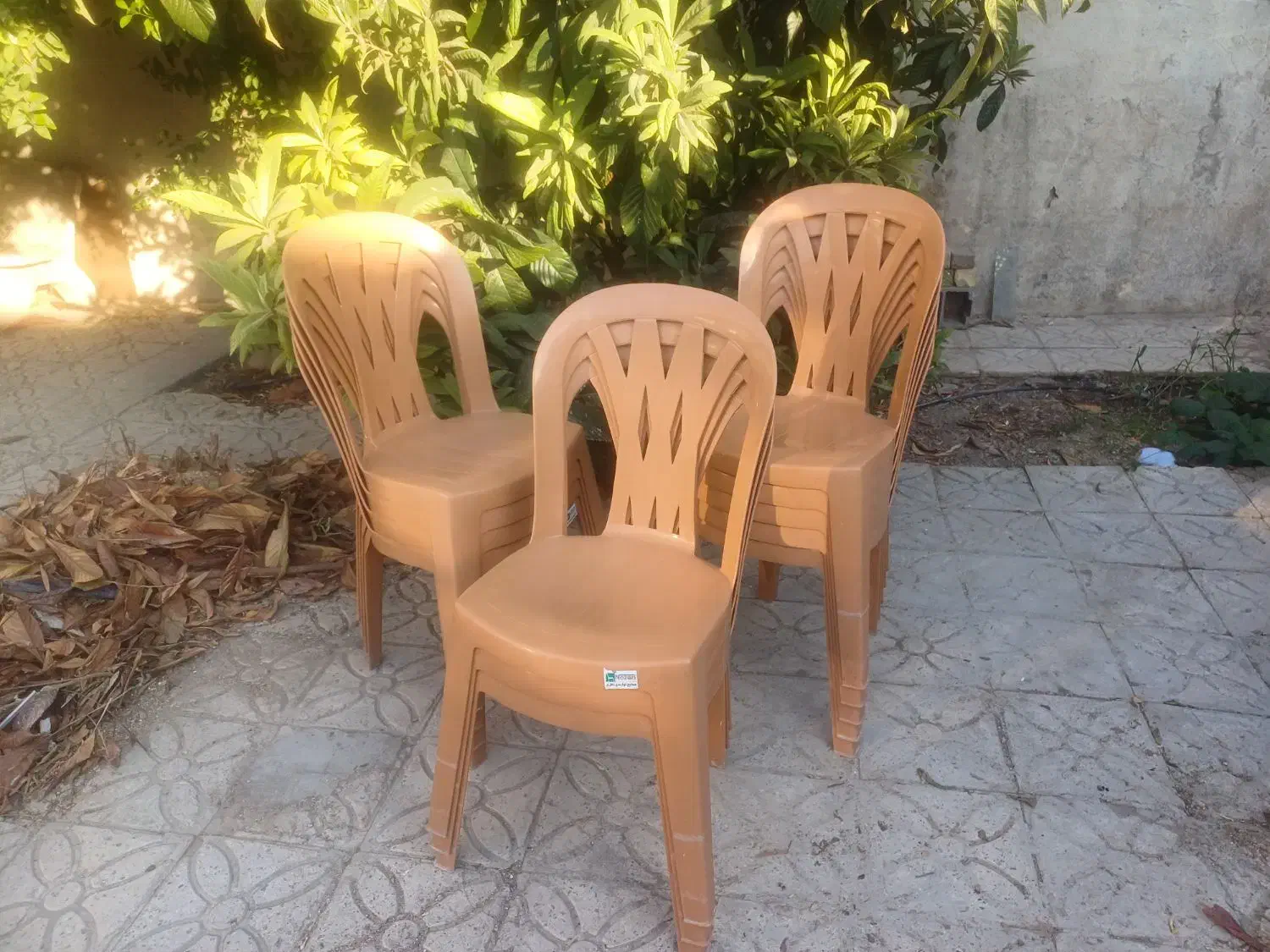 صندلی پلاستیکی نظری در حد نو|صندلی و نیمکت|کازرون, |دیوار