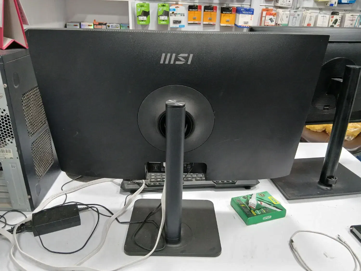 سه مانیتور ۲۷ و ۲۴ و ۱۹ اینچ در حد نو MSI|قطعات و لوازم جانبی رایانه|اصفهان, وحید|دیوار