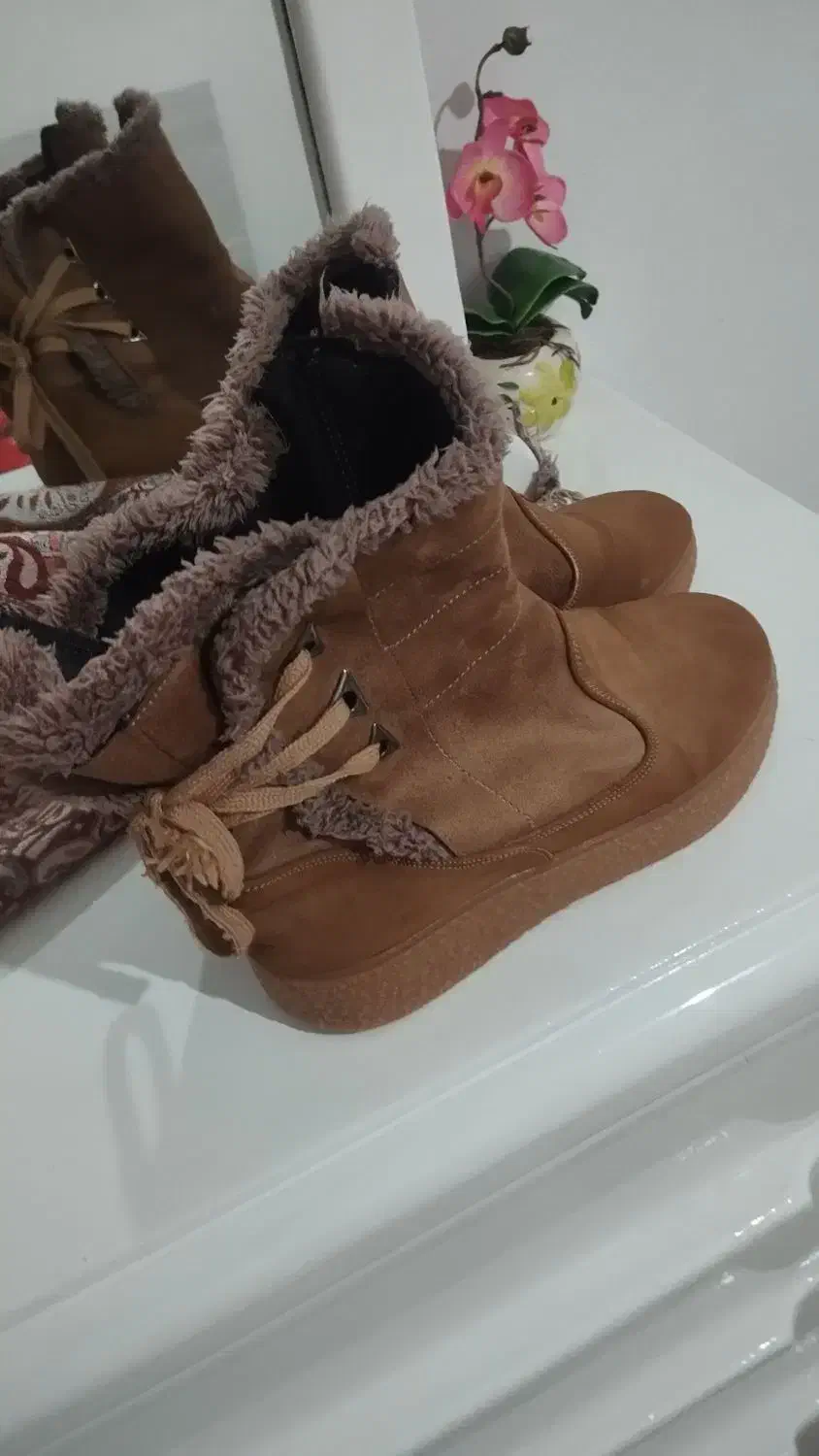 دو جفت نیم بوت در حد نو هستن|کیف، کفش، کمربند|نقده, |دیوار