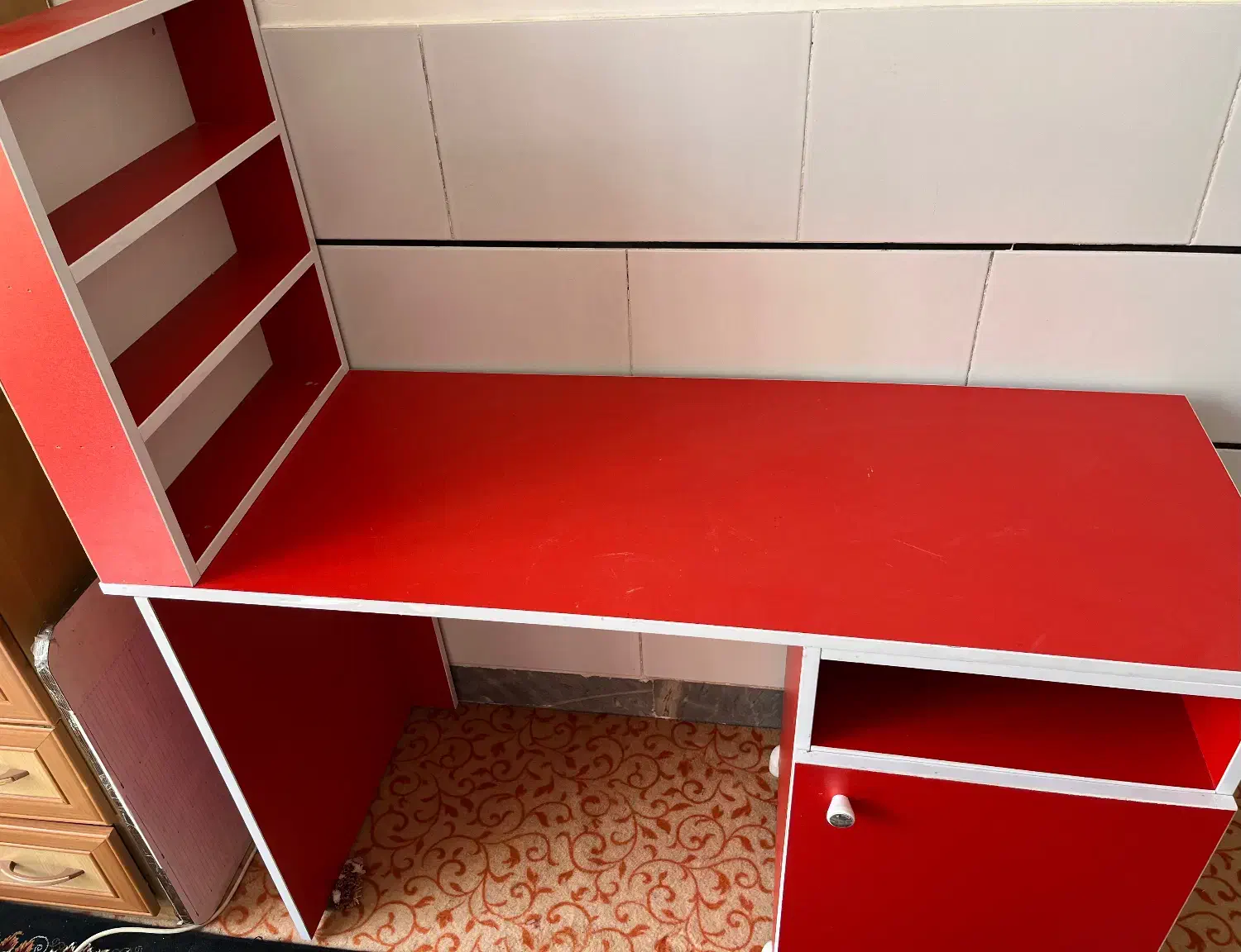 میز ناخن|آرایشگاه و سالن‌های زیبایی|اقلید, |دیوار