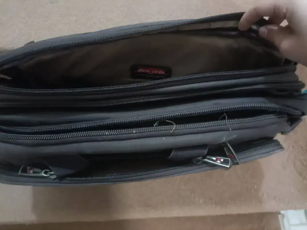 ی عدد کیف دانشجویی در حد نو|کیف، کفش، کمربند|میبد, |دیوار