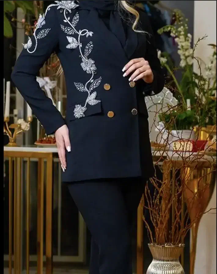 منجوق دوزی روی لباس|لباس|کویرات, |دیوار