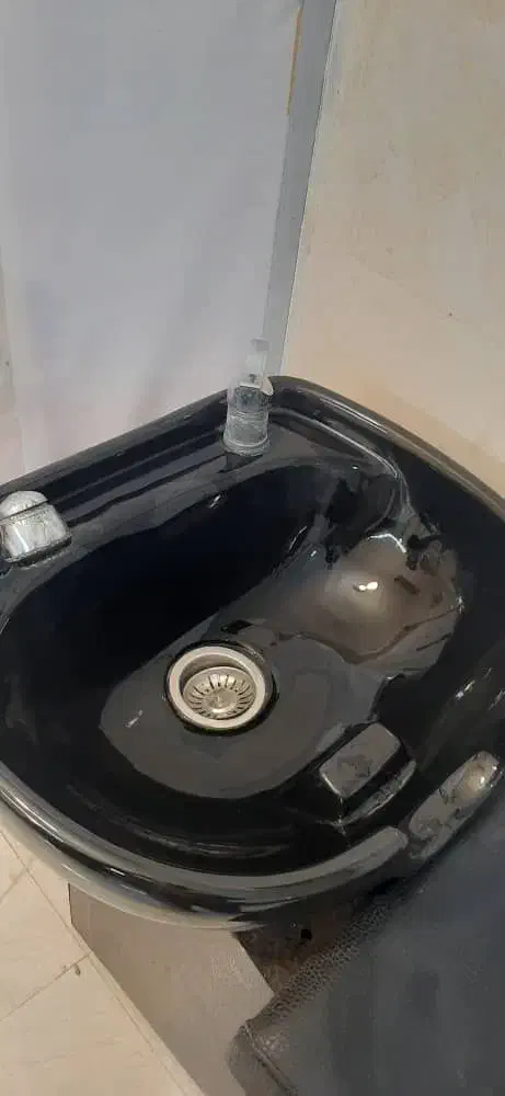 ویترین و سرشور|آرایشگاه و سالن‌های زیبایی|شوشتر, |دیوار