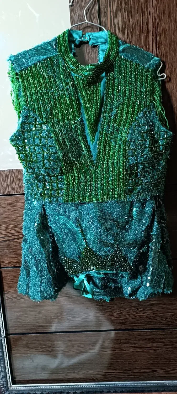 لباس مجلسی|لباس|مشهد, کوشک مهدی|دیوار