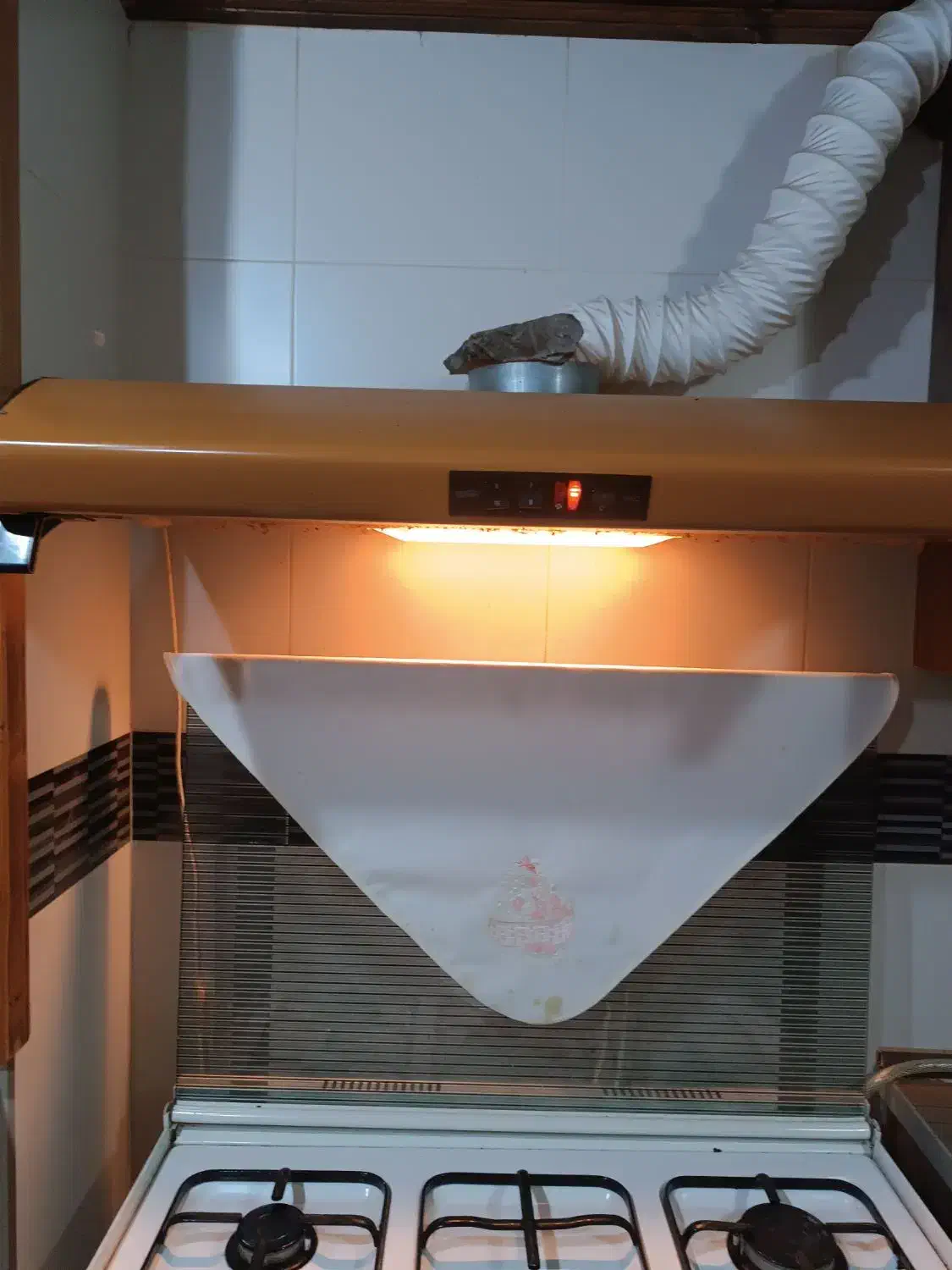 یک عدد هود سالم به شرط کار کردن|هود|رویان, |دیوار