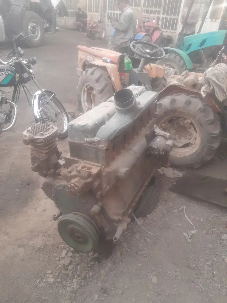 موتور اتوبوس ۳۰۲|قطعات یدکی و لوازم جانبی|تربتحیدریه, حیدرآباد|دیوار