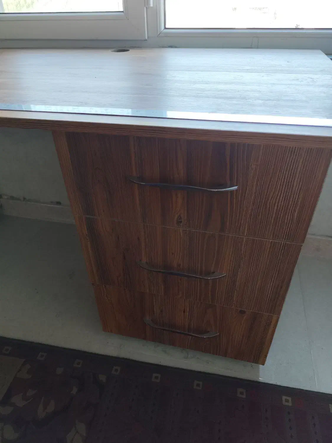 میز کار و کامپیوتر|میز تحریر و کامپیوتر|چمستان, |دیوار