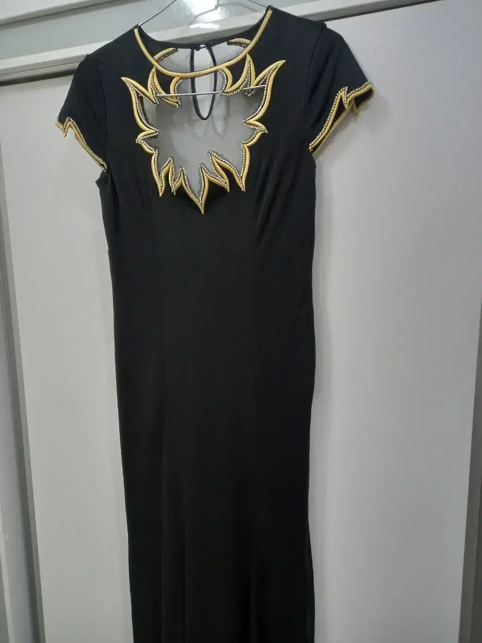 لباس مجلسی|لباس|شاهین‌شهر, عطار|دیوار