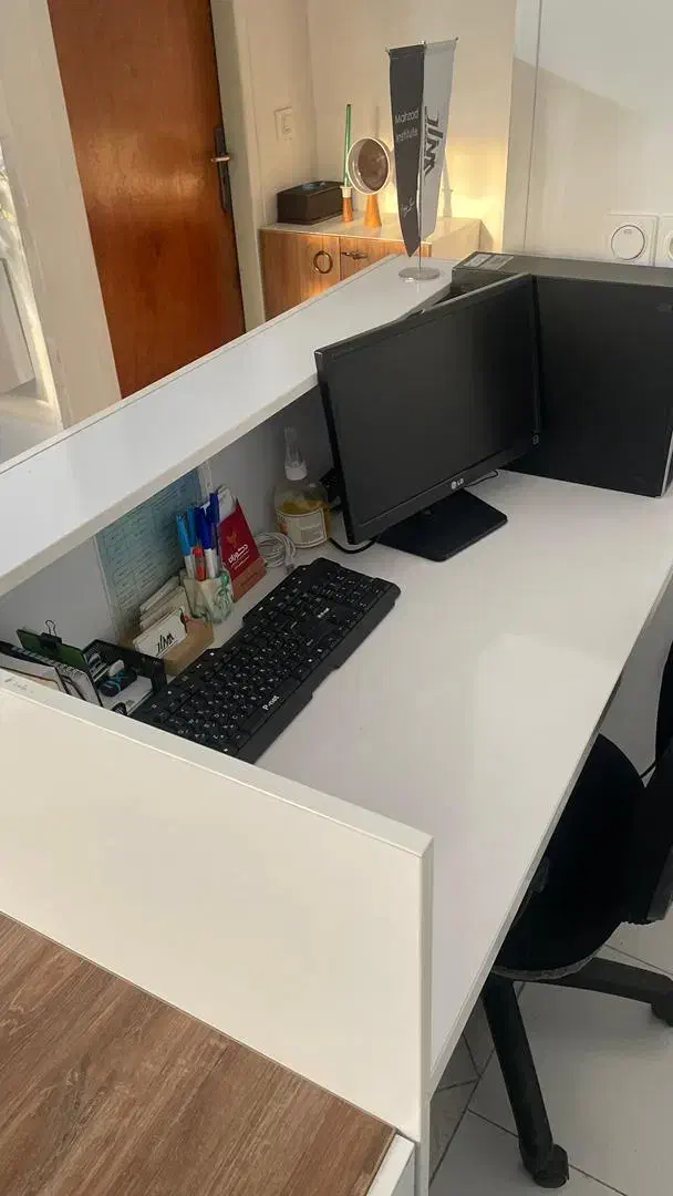 ست ادرای در حد نو،میز پذیزش،میز کنفراس،میز اداری|دفتر کار|شیراز, قدوسی شرقی|دیوار