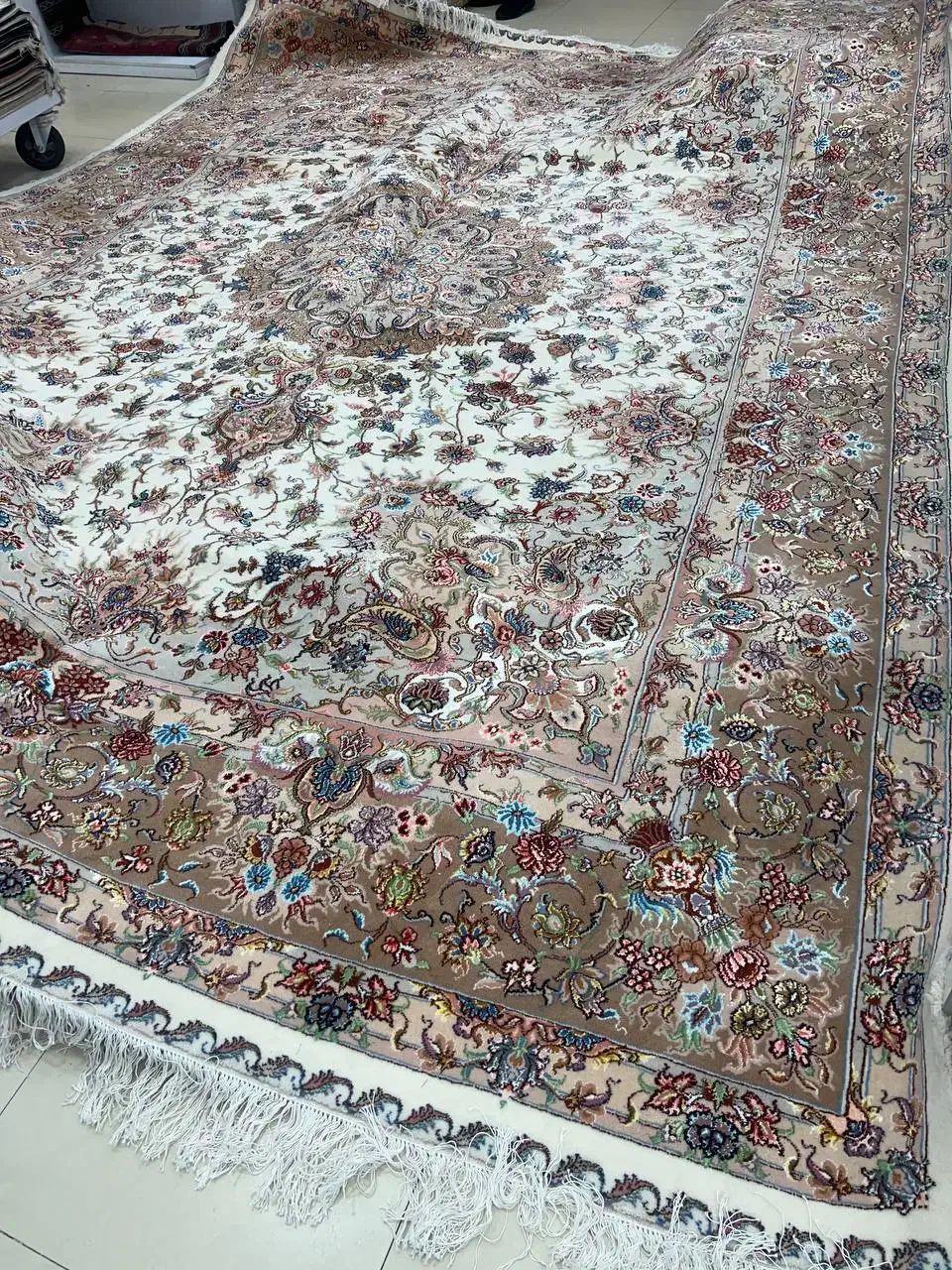 جفت فرش ۱۸متر(۳/۵×۵) دستباف طرح خطیبی تبریز ابریشم|فرش|تهران, آبشار تهران (دریاچه)|دیوار