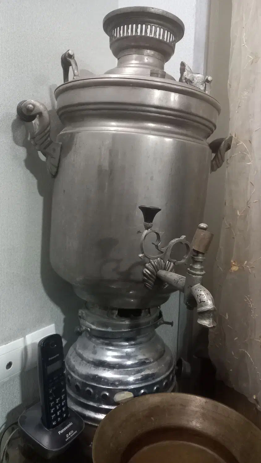 سماور و قفل کهنه و قدیمی|کلکسیون اشیاء عتیقه|قم, پردیسان|دیوار