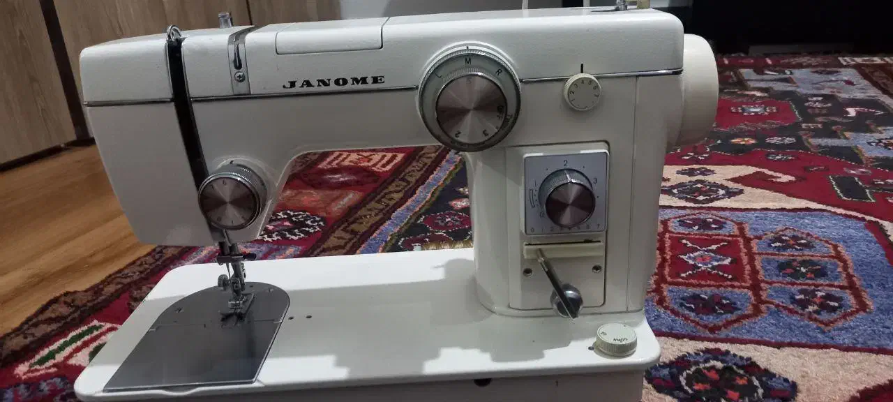 چرخ خیاطی ژانومه۸۰۲ بدنه فلزی کاملا اورجینال|چرخ خیاطی و ریسندگی|هشتگرد, شهرک پارسیان|دیوار