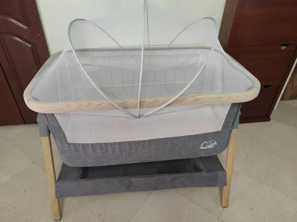 تخت کنار مادر خارجی آنجل بی بی|تخت و صندلی بچه|تهران, نیروی دریایی|دیوار